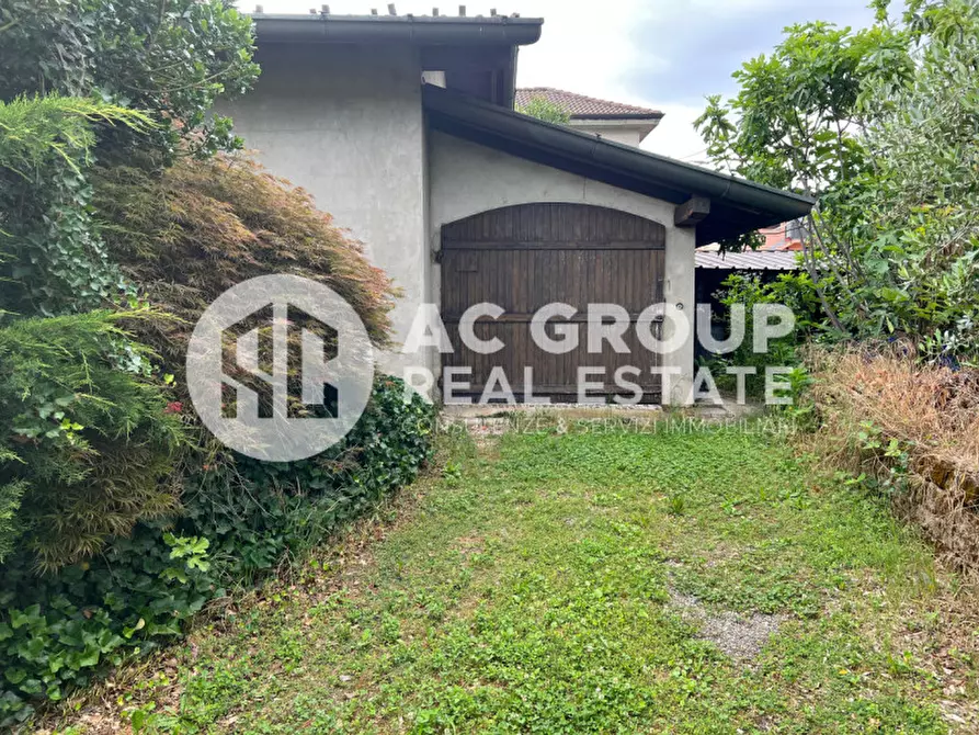 Immagine 4 di Casa bifamiliare in vendita  in Via Lazio a Lentate Sul Seveso