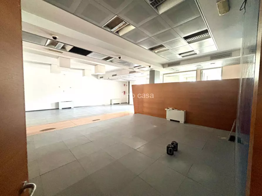 Immagine 3 di Attività commerciale in affitto  in Via Firenze a Prato