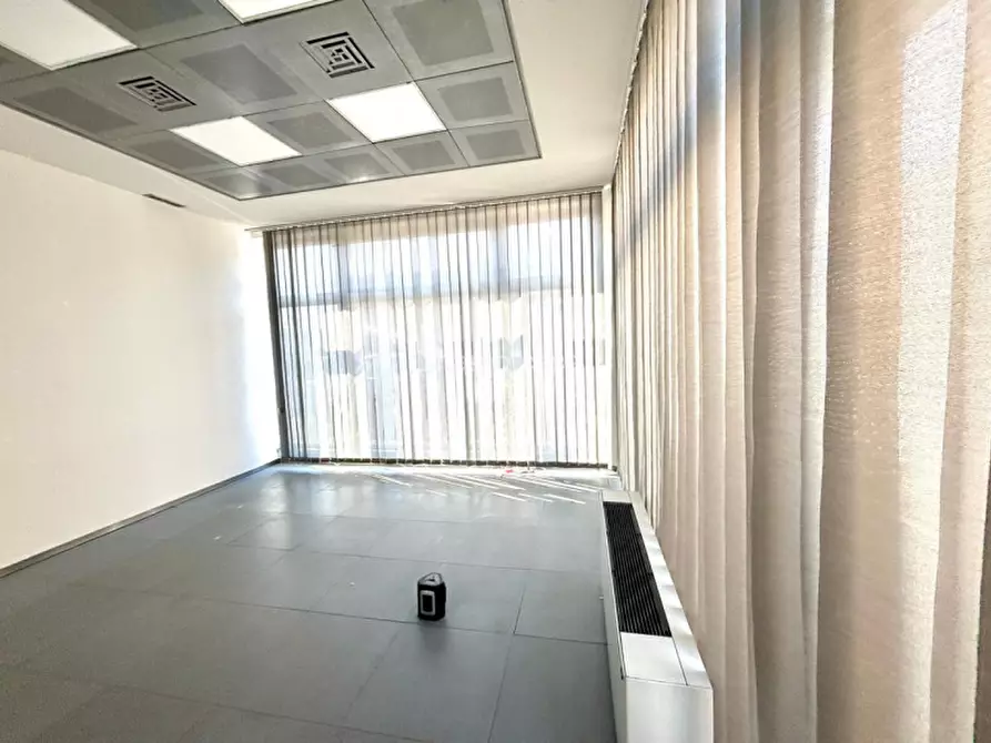 Immagine 11 di Attività commerciale in affitto  in Via Firenze a Prato