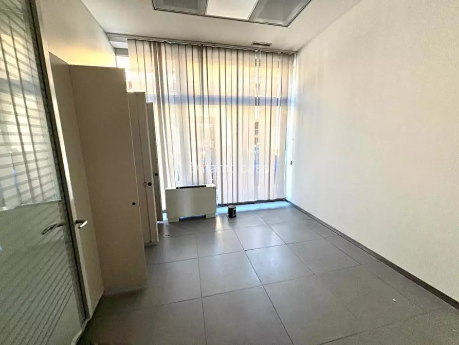 Immagine 12 di Attività commerciale in affitto  in Via Firenze a Prato