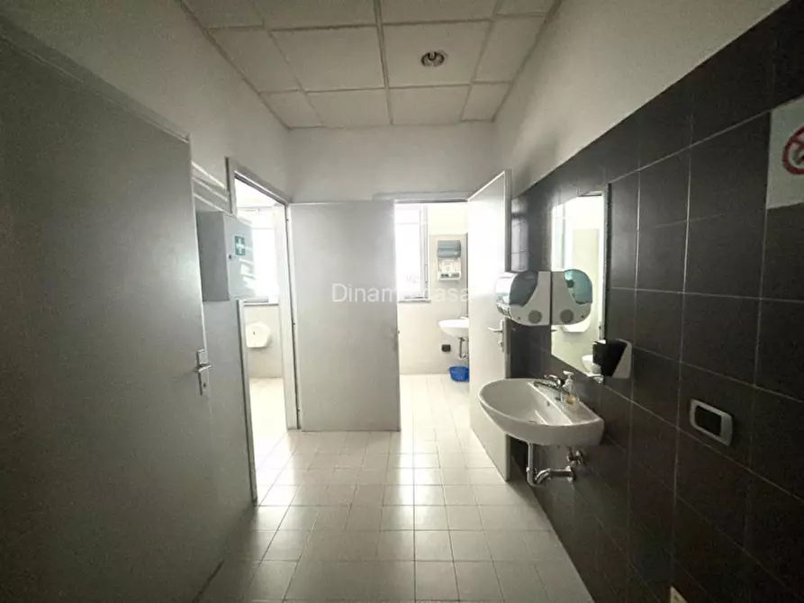 Immagine 16 di Attività commerciale in affitto  in Via Firenze a Prato