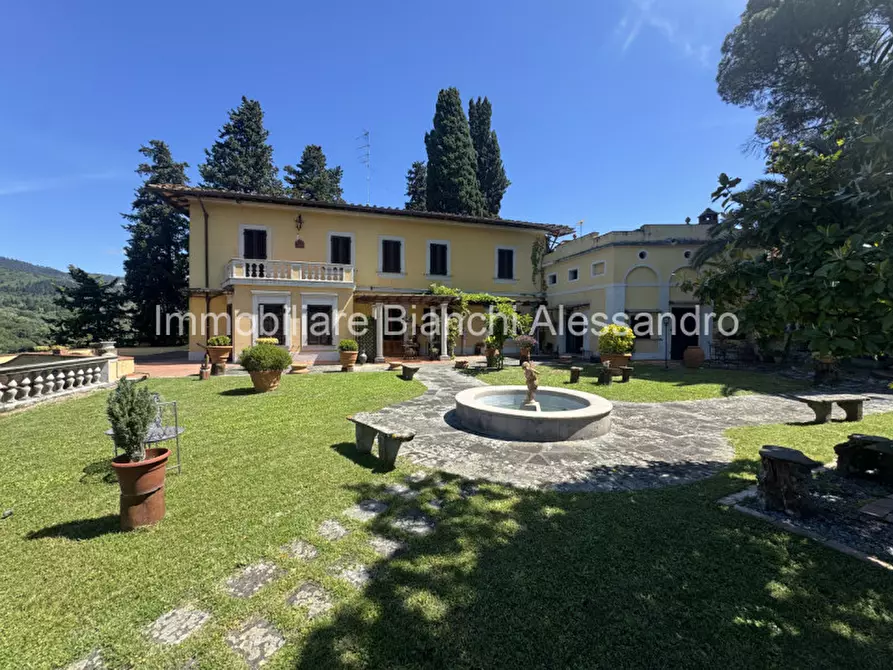 Immagine 2 di Villa in vendita  in Via di Capornia 1 a Firenze