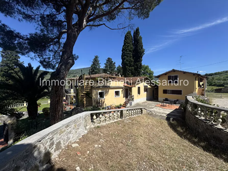 Immagine 5 di Villa in vendita  in Via di Capornia 1 a Firenze