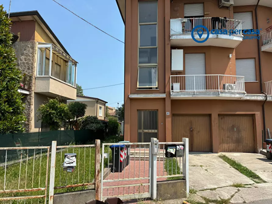 Immagine 9 di Appartamento in vendita  in via montello 8 a Rovigo