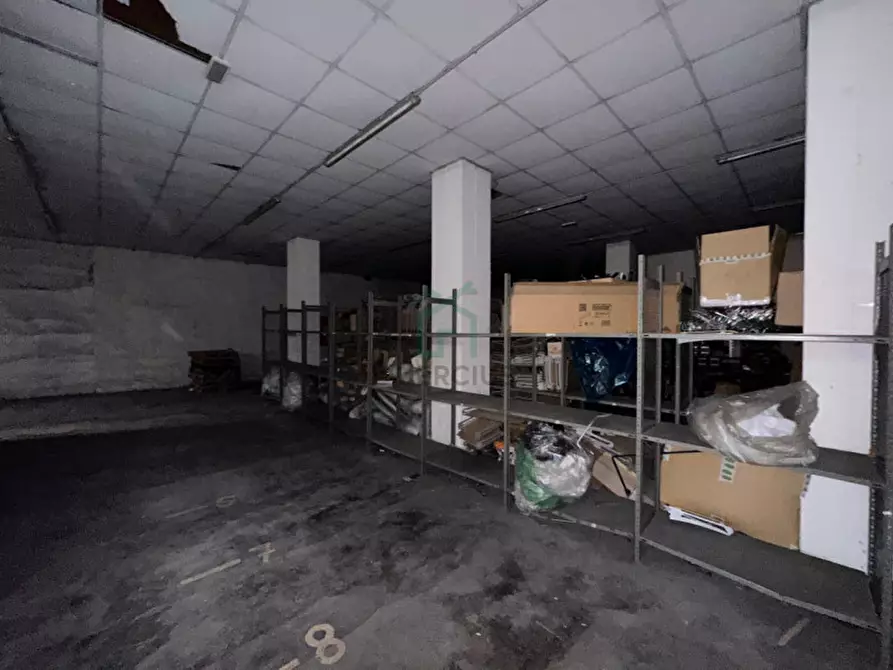Immagine 23 di Negozio in affitto  in Via Mantovana a Verona