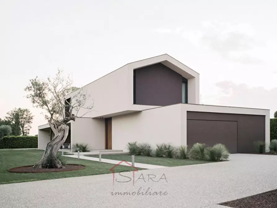 Immagine 1 di Villa in vendita  in Via Pelosa a Saccolongo