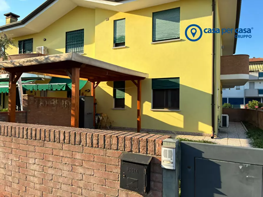 Immagine 1 di Appartamento in vendita  in Via Padre Amedeo Franco Giuliati, 29 a Rovigo