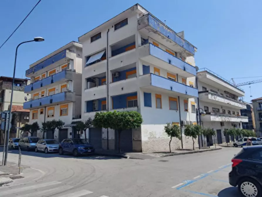 Immagine 1 di Appartamento in vendita  in Via Fratelli Adinolfi a Eboli