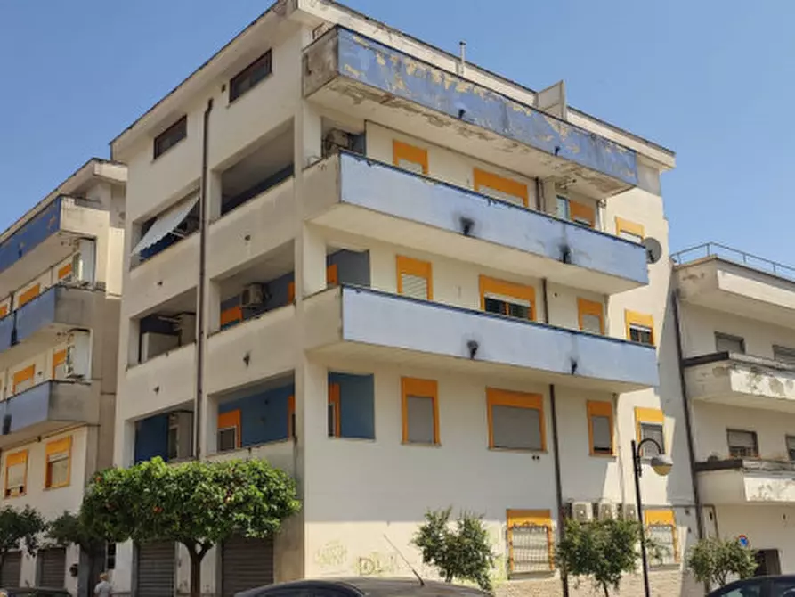 Immagine 2 di Appartamento in vendita  in Via Fratelli Adinolfi a Eboli