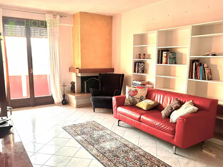 Immagine 2 di Appartamento in vendita  in Via Rostone Thiene a Thiene