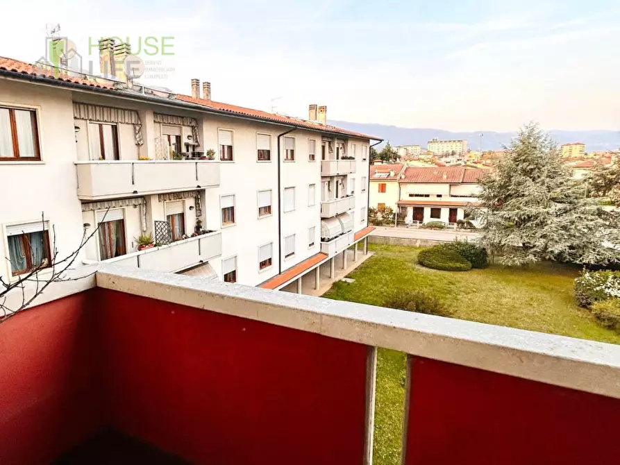 Immagine 7 di Appartamento in vendita  in Via Rostone Thiene a Thiene