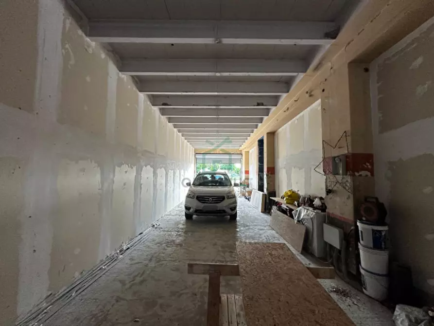 Immagine 6 di Negozio in affitto  in Via Bell'Italia a Peschiera Del Garda
