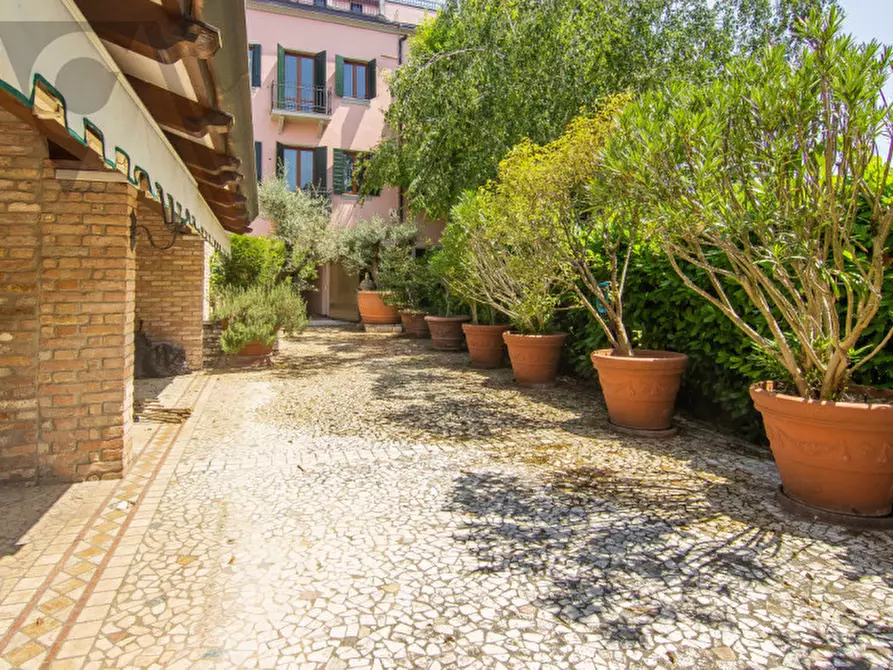 Immagine 1 di Villa in vendita  a Padova
