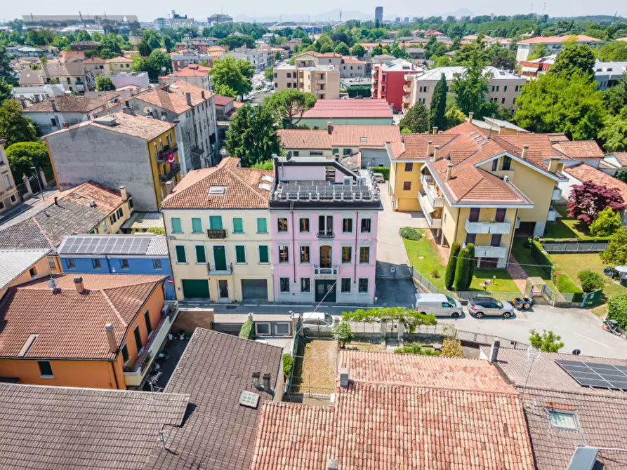 Immagine 3 di Villa in vendita  a Padova