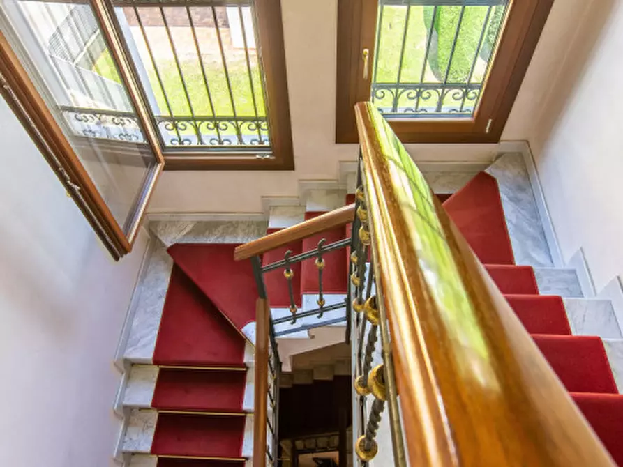 Immagine 8 di Villa in vendita  a Padova
