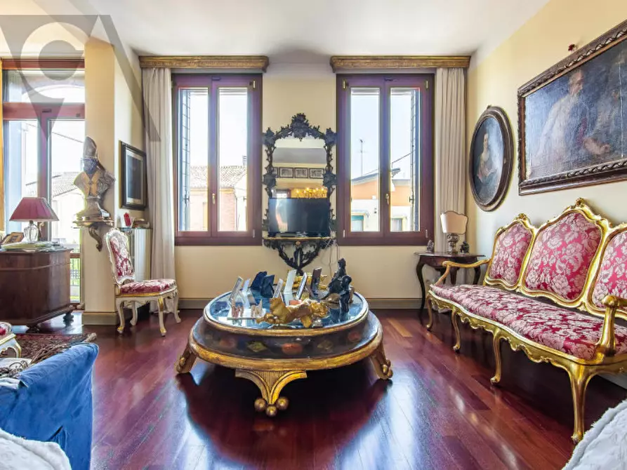 Immagine 9 di Villa in vendita  a Padova