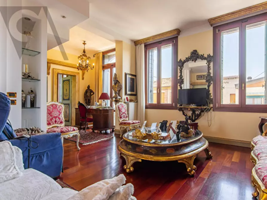 Immagine 10 di Villa in vendita  a Padova