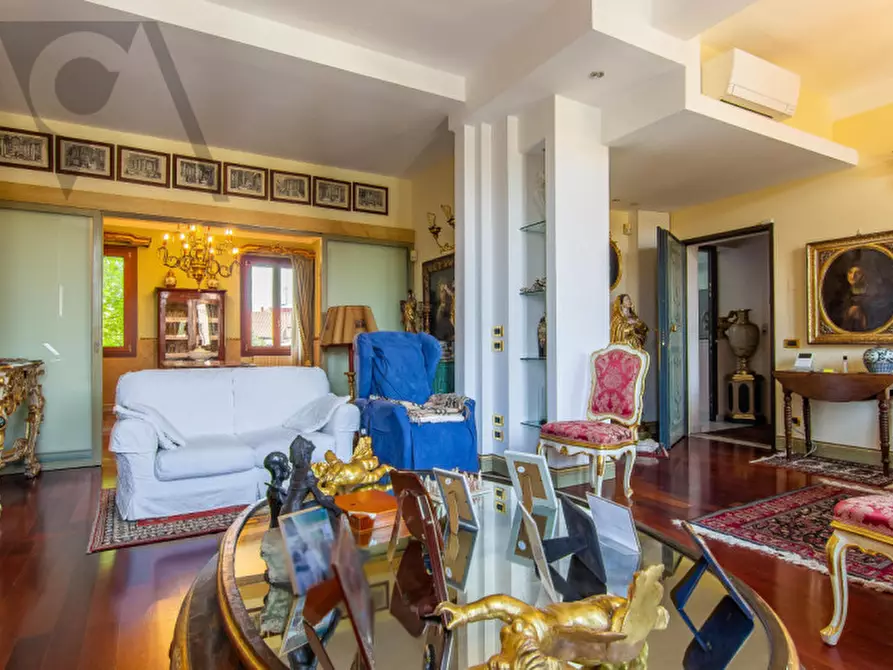 Immagine 11 di Villa in vendita  a Padova