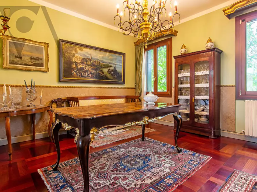 Immagine 15 di Villa in vendita  a Padova