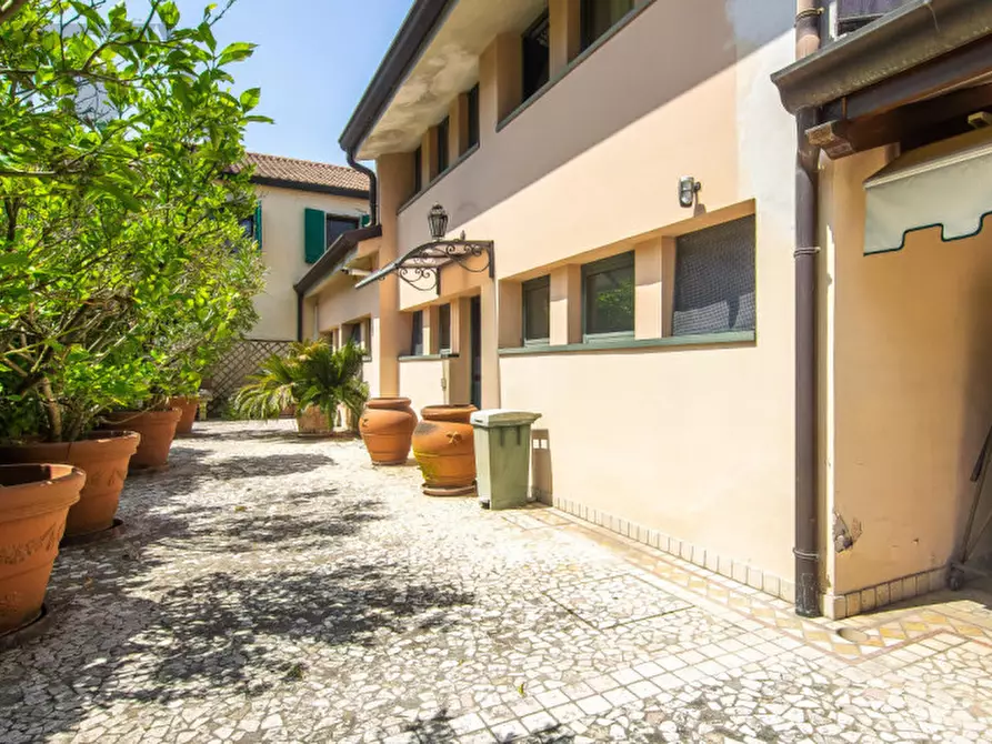 Immagine 33 di Villa in vendita  a Padova
