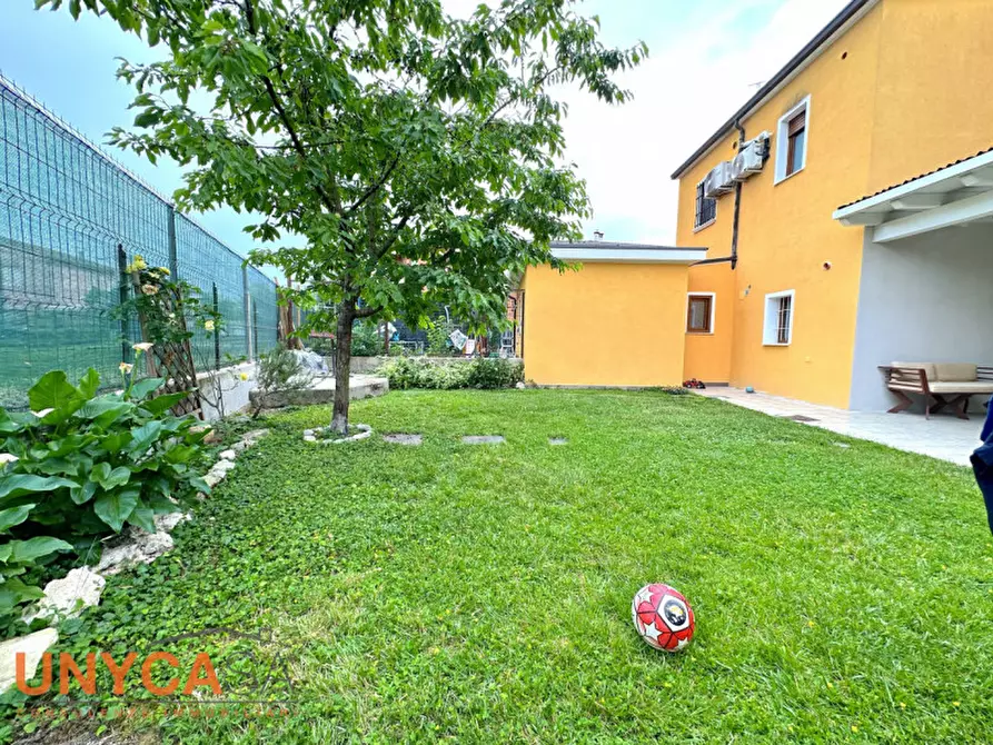 Immagine 12 di Casa bifamiliare in vendita  a Rubano