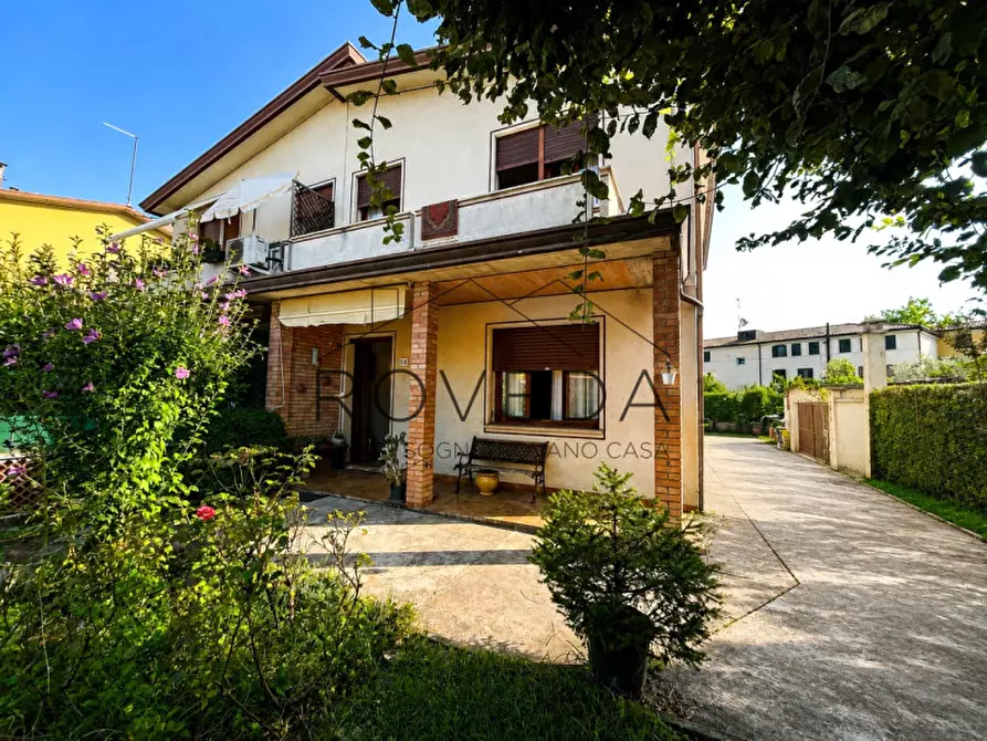 Immagine 1 di Casa bifamiliare in vendita  in Via Don Luigi Sturzo a Casier