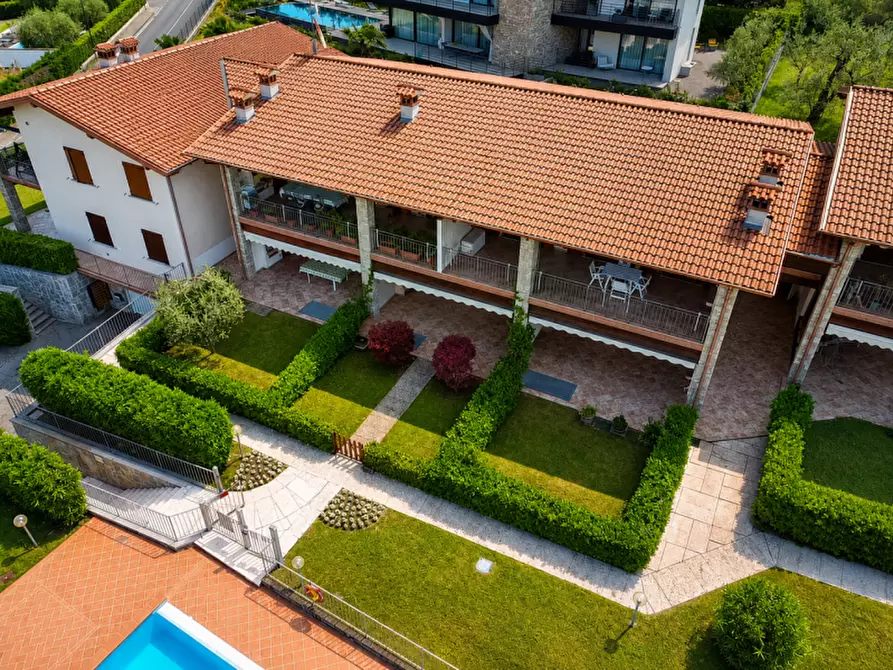 Immagine 2 di Appartamento in vendita  in Viale degli Alpini a Manerba Del Garda