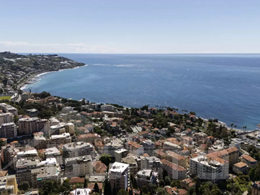 Immagine 40 di Appartamento in vendita  in Via Duca degli Abruzzi n.81 a San Remo