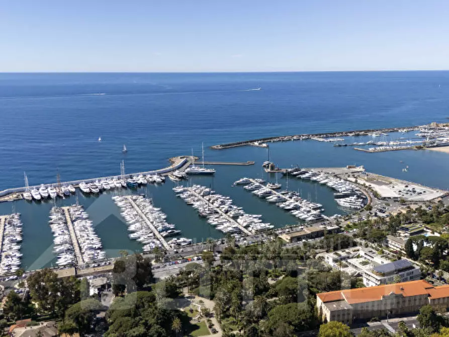Immagine 41 di Appartamento in vendita  in Via Duca degli Abruzzi n.81 a San Remo