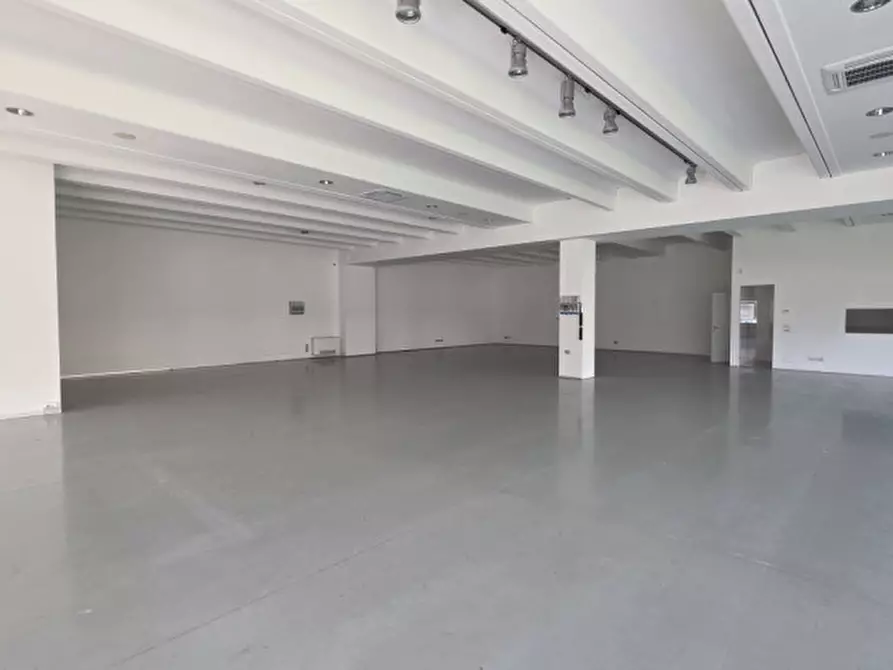 Immagine 7 di Ufficio in affitto  a Castelfranco Veneto