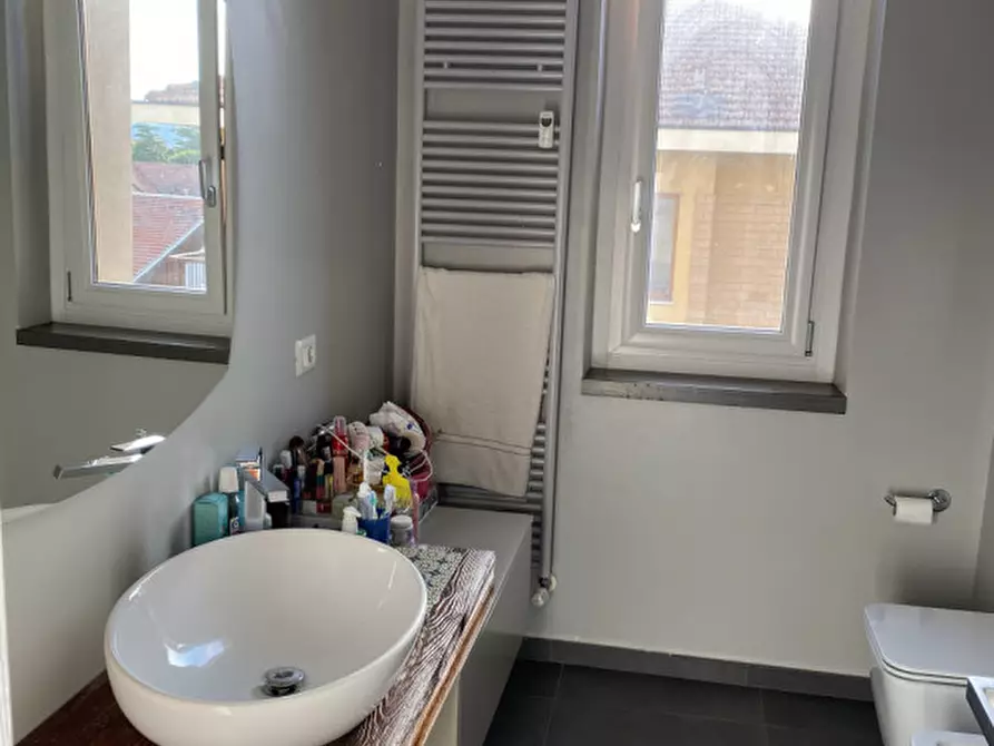 Immagine 17 di Appartamento in vendita  in Via Leonardo Cocito a Alba