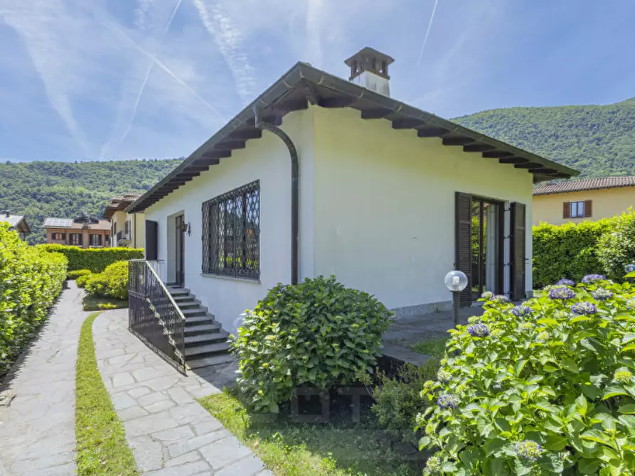Immagine 1 di Villa in vendita  in via alla piana,84 a Cannobio