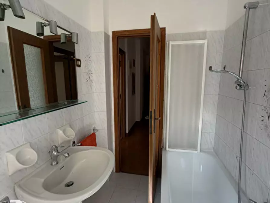 Immagine 13 di Appartamento in vendita  in Via Montebello a Parma
