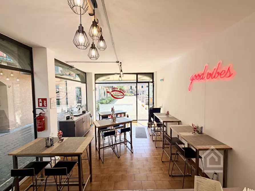 Immagine 1 di Attività commerciale in vendita  in Via Italia 4 a Chivasso