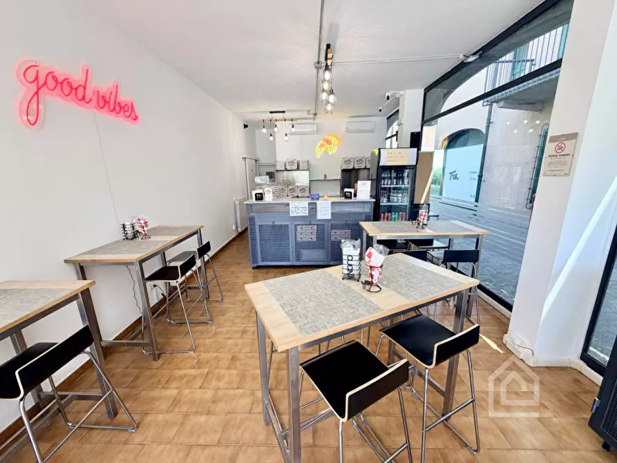 Immagine 2 di Attività commerciale in vendita  in Via Italia 4 a Chivasso