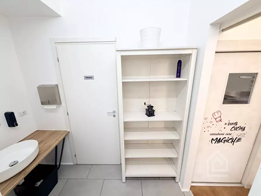 Immagine 14 di Attività commerciale in vendita  in Via Italia 4 a Chivasso