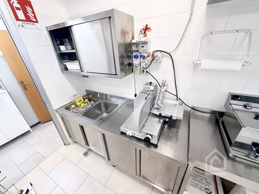 Immagine 28 di Attività commerciale in vendita  in Via Italia 4 a Chivasso