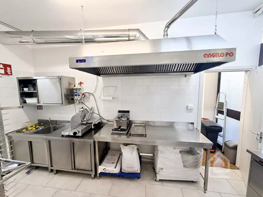 Immagine 31 di Attività commerciale in vendita  in Via Italia 4 a Chivasso
