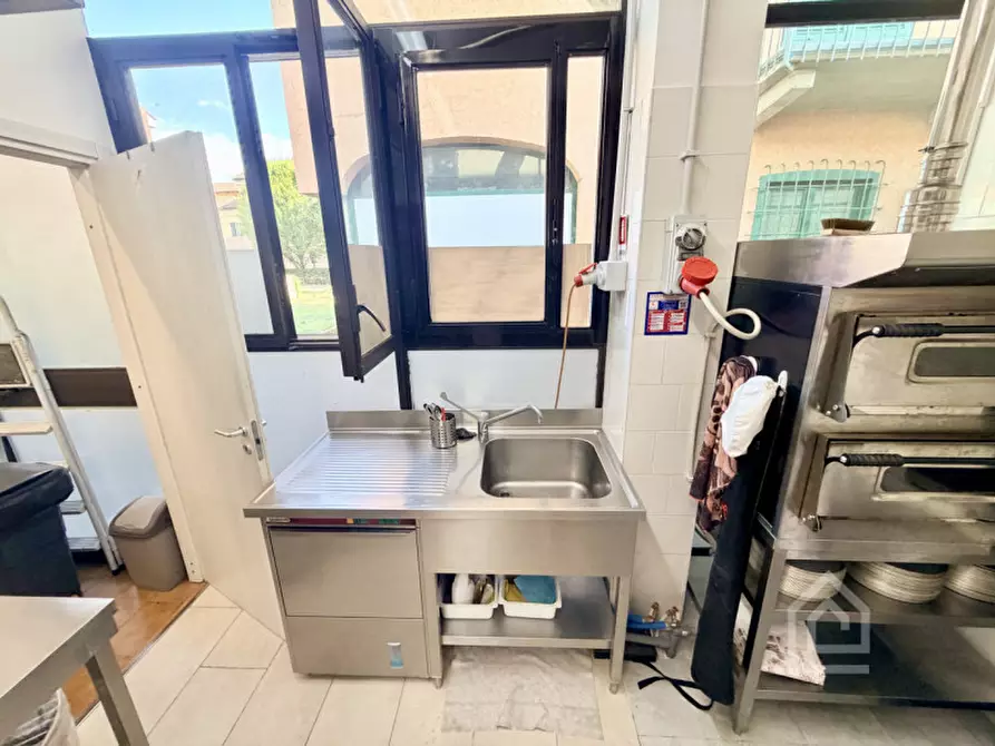 Immagine 32 di Attività commerciale in vendita  in Via Italia 4 a Chivasso