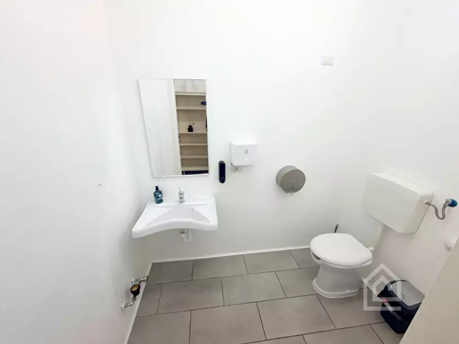 Immagine 35 di Attività commerciale in vendita  in Via Italia 4 a Chivasso