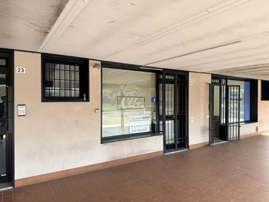 Immagine 1 di Negozio in vendita  in Via Cesare Battisti a San Giovanni Lupatoto