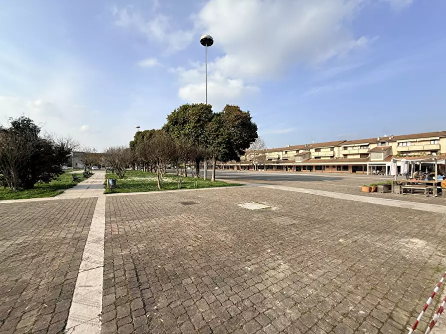 Immagine 6 di Negozio in vendita  in Via Cesare Battisti a San Giovanni Lupatoto