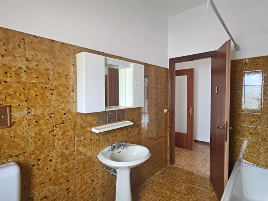 Immagine 17 di Appartamento in vendita  in Via Giuseppe Sinicco 15 a Cormons