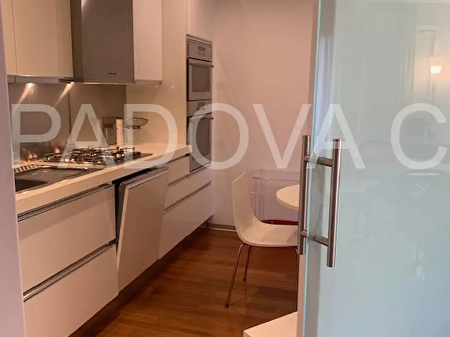Immagine 2 di Appartamento in vendita  in corso milano a Padova