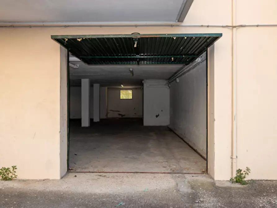 Immagine 10 di Garage in vendita  in Via Francesco De Lazara a Padova