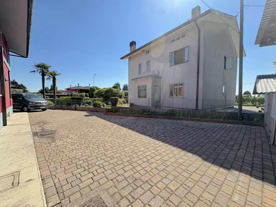 Immagine 4 di Casa bifamiliare in affitto  in Via Giuseppe Ungaretti a Santa Maria La Longa