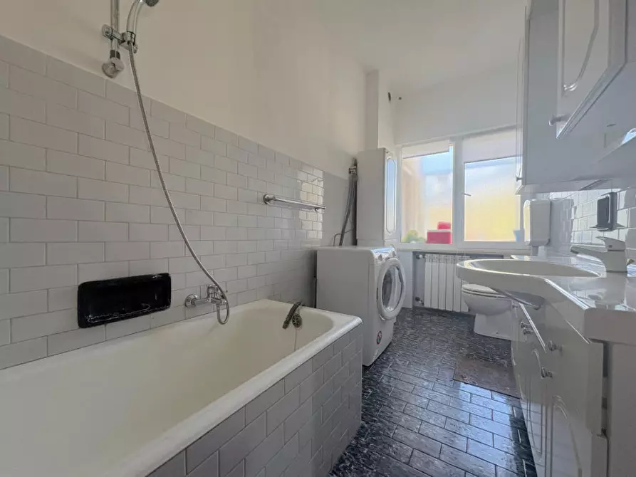Immagine 16 di Casa bifamiliare in affitto  in Via Giuseppe Ungaretti a Santa Maria La Longa