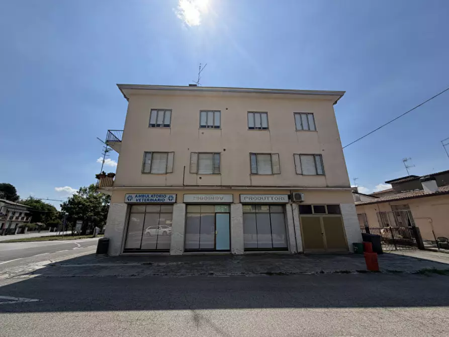 Immagine 1 di Appartamento in vendita  in Via Vittorio Veneto a Due Carrare