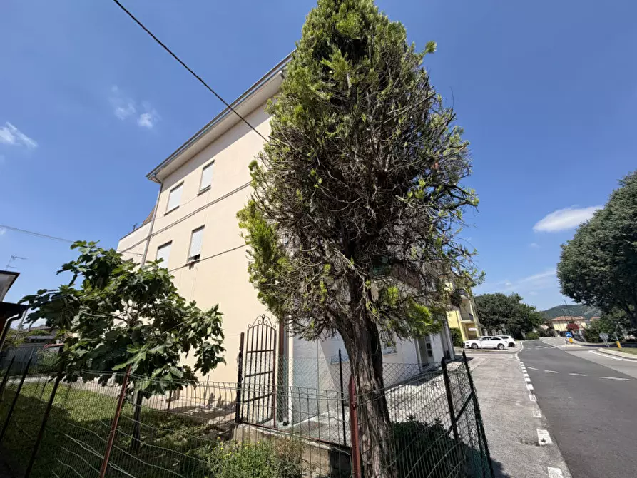 Immagine 4 di Appartamento in vendita  in Via Vittorio Veneto a Due Carrare