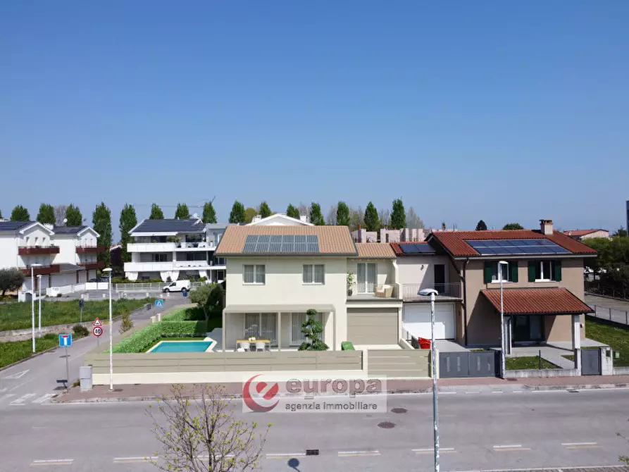 Immagine 2 di Villa in vendita  in Via Martiri della Foibe a Monticello Conte Otto